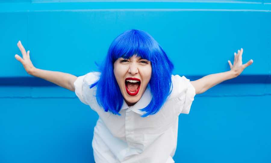 girl-blue-hair-screaming