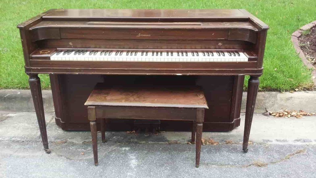 curbside-piano