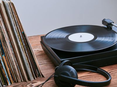 Best-21-Record-Player-Shelf-[2022]