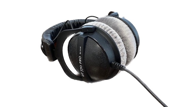 Podcasting-Headphones-Beyerdynamic-DT-770